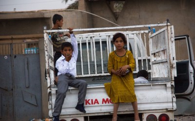 Frightened by the atrocities that the Islamic State commits wherever it passes and conquers, entire families abandon their homes and everything they have built and flee with their children to safe places such as refugee camps or to try life on the other side of the ocean. Near Kirkuk, Iraq (Iraqi Kurdistan).