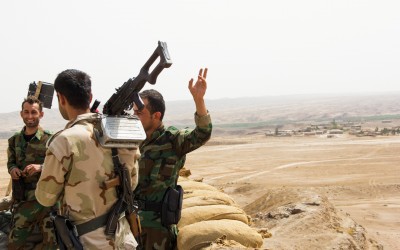In the war against the extremists the peshmergas sometimes lose and, with that, also civilians. This time they celebrate because the victory was theirs, the peshmergas. Iraq (Iraqi Kurdistan), Middle East, 2015.